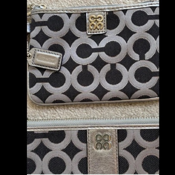 NEW SET OF TWO 2 COACH WRISTLETS WALLETS CLUTCH SILVER BLACK OP ART JULIA NWOT - Picture 9 of 9